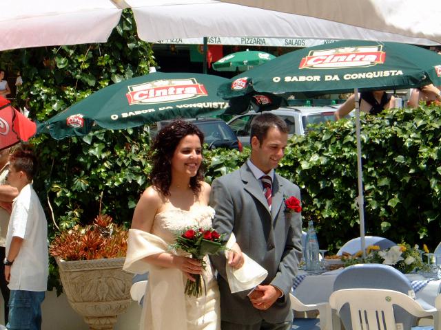 gal/Newsletters/July_2004/The newly weds.jpg